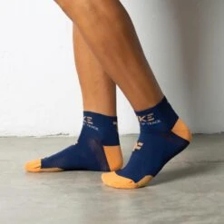 Calcetines Bajos Con Refuerzo Para Correr Fyke En Color Turquesa -Ropa Deportiva Tienda calcetines bajos con refuerzo para correr fyke en color turquesa 1