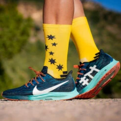 CALCETINES DE RUNNING #ESTRELLITAS Unisex - KAMUABU Color YEMA De 23CM -Ropa Deportiva Tienda calcetines de running estrellitas unisex kamuabu color yema de 23cm 4
