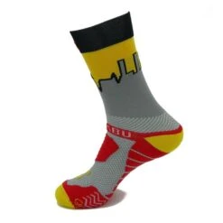 CALCETINES DE RUNNING #LIFE Unisex - KAMUABU Color GRIS/AMARILLO 23cm De Caña -Ropa Deportiva Tienda calcetines de running life unisex kamuabu color grisamarillo 23cm de caa 1