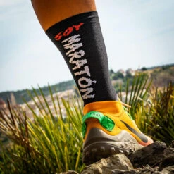 CALCETINES DE RUNNING #SOYMARATON Unisex - KAMUABU Color NEGRO De 23CM -Ropa Deportiva Tienda calcetines de running soymaraton unisex kamuabu color negro de 23cm 4