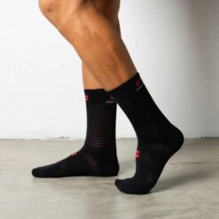 Calcetines Medianos Con Refuerzo Para Correr Fyke De Color Negro -Ropa Deportiva Tienda calcetines medianos con refuerzo para correr fyke de color negro 1