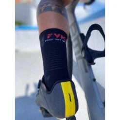 Calcetines Medianos Con Refuerzo Para Correr Fyke De Color Negro -Ropa Deportiva Tienda calcetines medianos con refuerzo para correr fyke de color negro 2