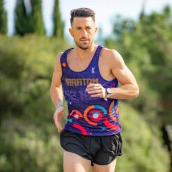 CAMISETA DE RUNNING #MARATON 2.0 RUN HOMBRE - KAMUABU Color AZUL 90grs TIRANTES -Ropa Deportiva Tienda camiseta de running maraton 20 run hombre kamuabu color azul 90grs tirantes 3