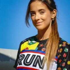 CAMISETA DE RUNNING #PLANETAS Para MUJER - KAMUABU Color AMARILLO/NEGRO 110grs -Ropa Deportiva Tienda camiseta de running planetas para mujer kamuabu color amarillonegro 110grs 3