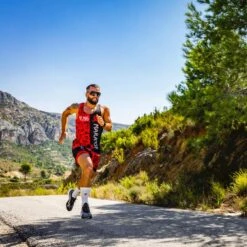 CAMISETA DE RUNNING #SOYMARATON Para HOMBRE - KAMUABU Roja/negra De Tirantes -Ropa Deportiva Tienda camiseta de running soymaraton para hombre kamuabu rojanegra de tirantes 3