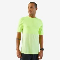 CAMISETA RUNNING HOMBRE TRANSPIRABLE KIPRUN CARE AMARILLO