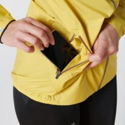 Chaqueta Cortavientos Trail Running Impermeable Mujer Amarillo -Ropa Deportiva Tienda chaqueta cortavientos trail running impermeable mujer amarillo 4